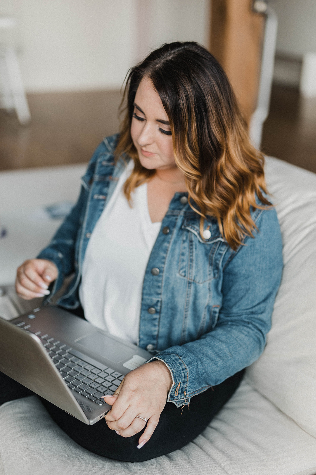Setting up your blog or transfering your blog can seem confusing and overwhelming when you first get started. Luckily our Showit insiders series is showing you today how to blog using showit.